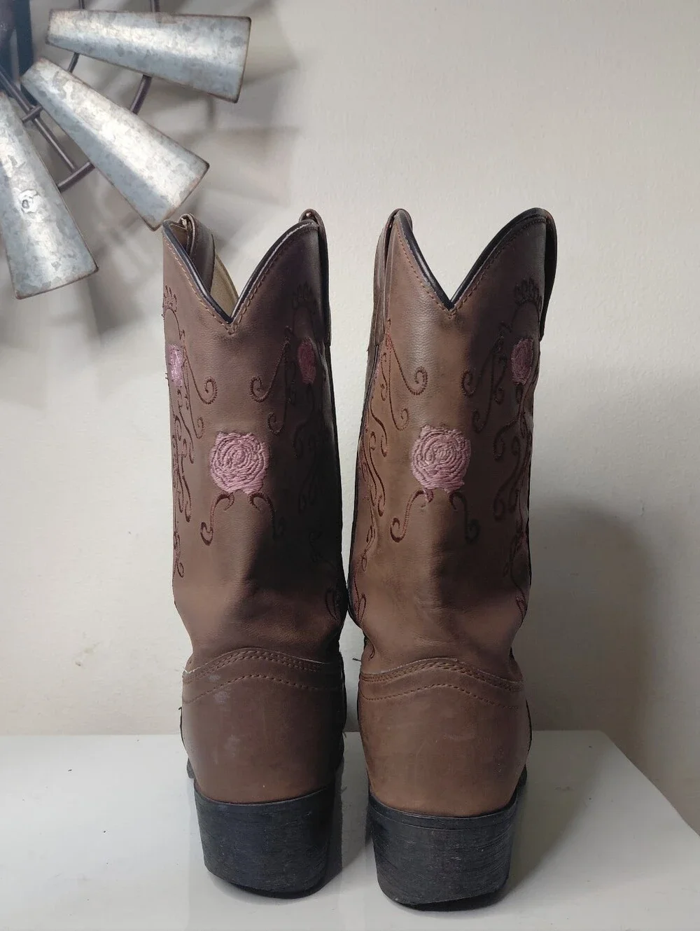 Shyanne Brown Western Rose Embroidered Mid-Calf Boots Size 5 Cowgirl Boots
